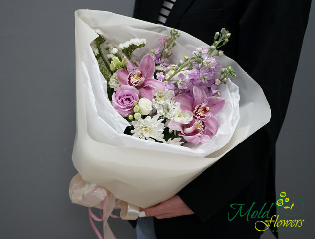 Букет из матиол ,орхидей, хризантемы ,эустомы и розы Фото